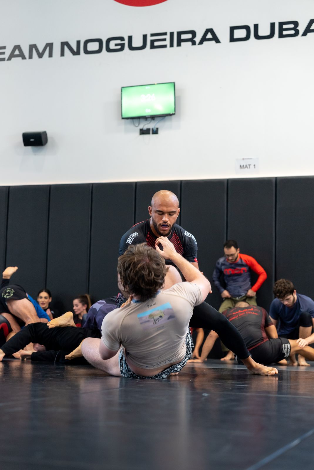 Kaynan Duarte coaching athletes during an open mat in Dubai